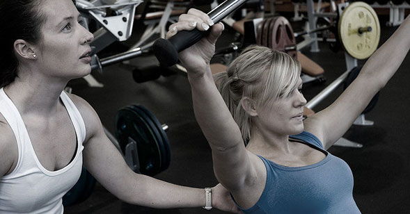 holly lat pulldown