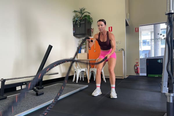 Battle Rope: Alternating Waves