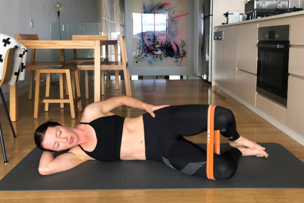 Glute Clam Hold