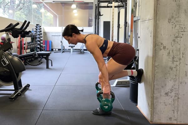 Wall Supported Single Leg Romanian Deadlift